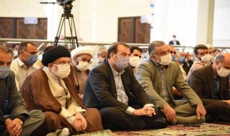 صف اول نماز جمعه شیراز بدون فاصله گذاری اجتماعی + عکس