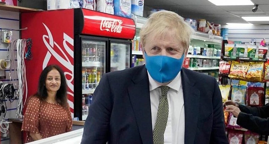نخست وزیر انگلیس بالاخره ماسک زد + عکس 