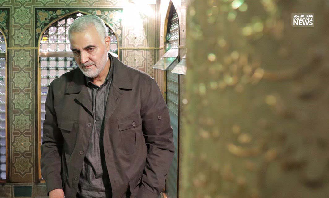 ماجرای حضور شهید حاج قاسم سلیمانی در ضریح امام رضا (ع) چه بود؟ + عکس