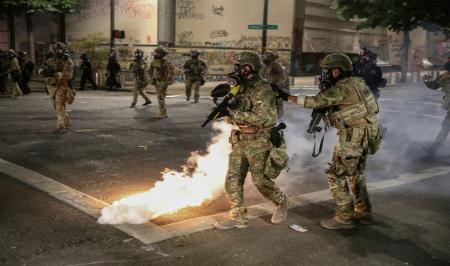 ارتش آمریکا در خیابان های پورتلند! + عکس