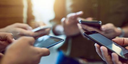  آیا تلفن همراه موجب انتقال کرونا می‌شود؟