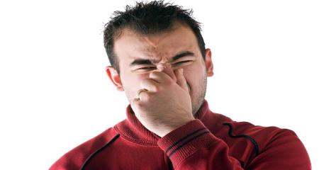 مدفوع بیش از حد بدبو نشانه چیست؟ + پیشگیری و درمان 