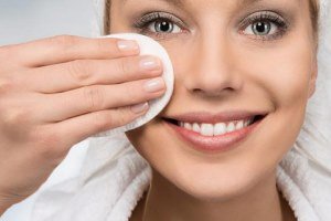 3 روغن مفید برای پاک کردن آرایش صورت!