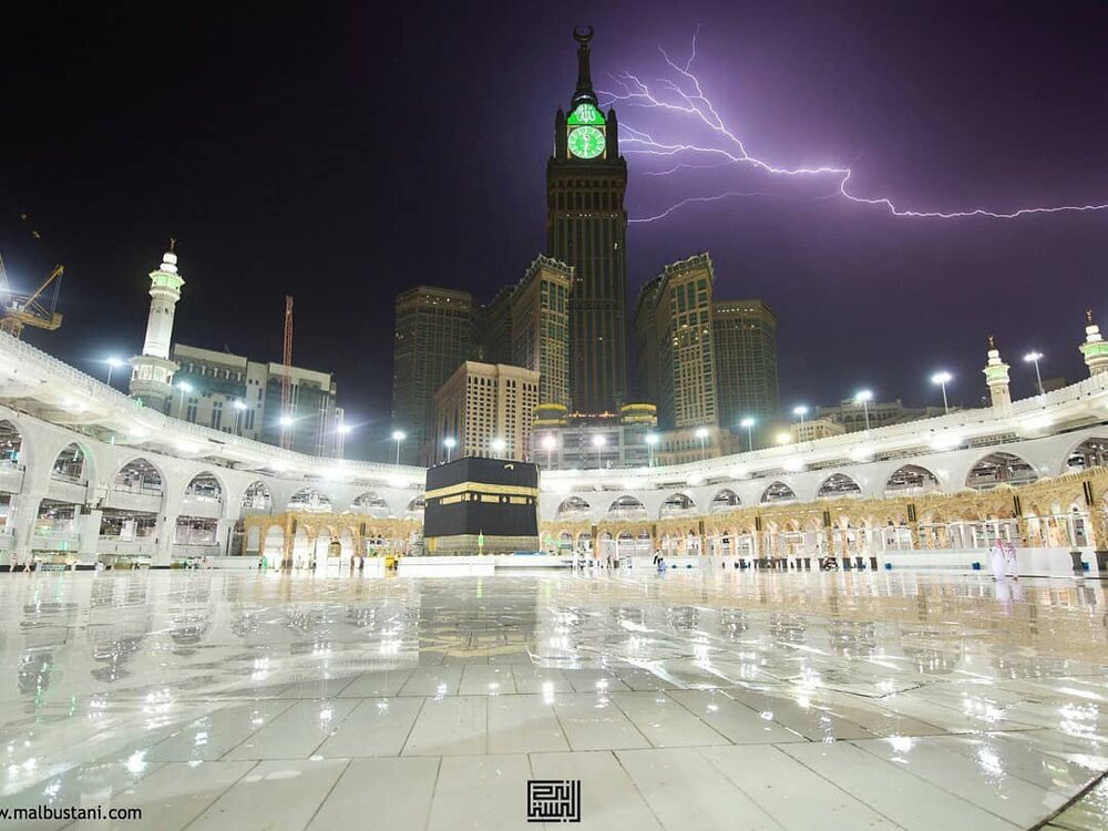 رعد و برق فوق العاده زیبا در آسمان مکه +‌ عکس