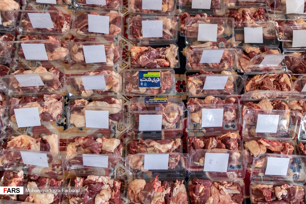 توزیع ۱.۵ تن گوشت قربانی در شیراز + عکس