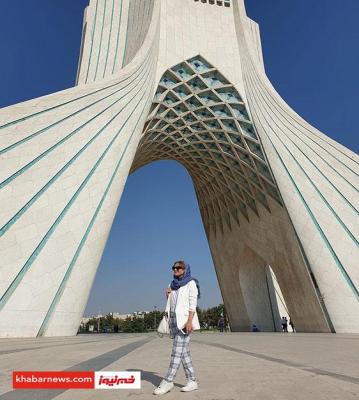  بازیگر زن ترکیه ای با میدان آزادی عکس گرفت