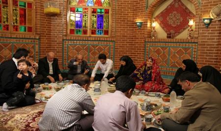 به خاطر کودکتان دور هم غذا بخورید