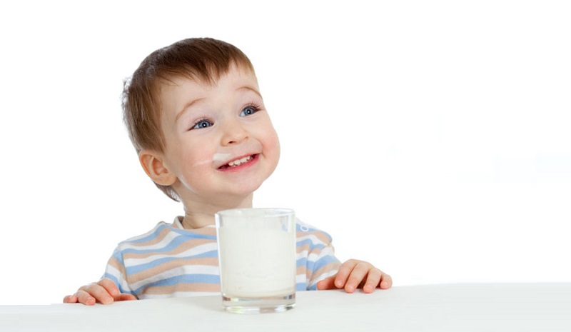  ترفند‌هایی برای علاقه‌مند کردن کودکان به نوشیدن شیر