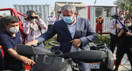 محسن هاشمی سوار بر خودروی جدید آتش‌نشانی + عکس