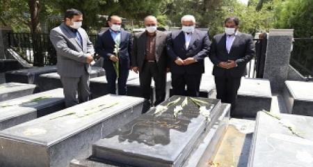 ادای احترام به شهدای آزاده کشور در بهشت زهرا (س)+ عکس