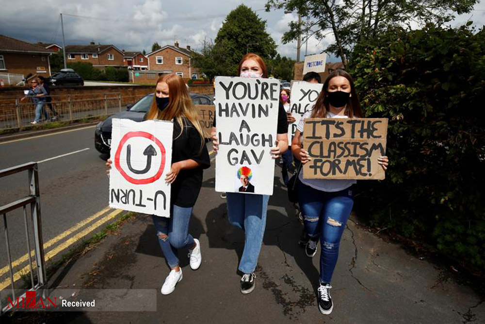 اعتراضات دانش آموزان در انگلیس به الگوریتم نمره دهی آموزش و پرورش + عکس