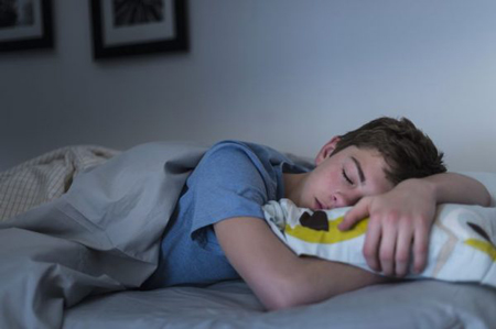 دلایل اختلال خواب نوجوانان چیست ؟ 