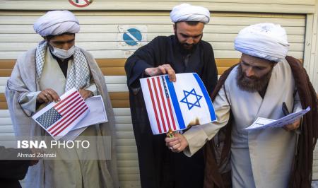 به آتش کشیدن پرچم آمریکا توسط طلاب + عکس