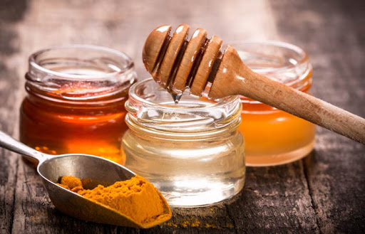 با زردچوبه و عسل آنتی بیوتیک خانگی بسازید 