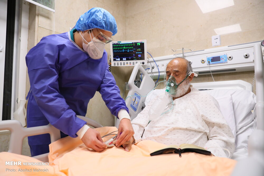 عیادت از شیخ حسین انصاریان در بیمارستان + عکس