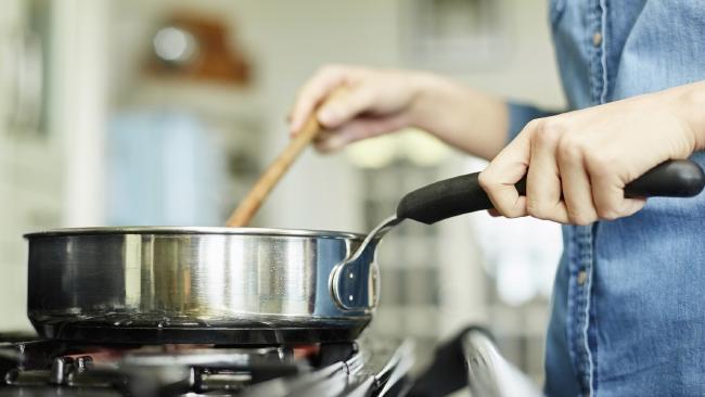  ۵ اشتباه رایج در آشپزی که عامل سرطان است