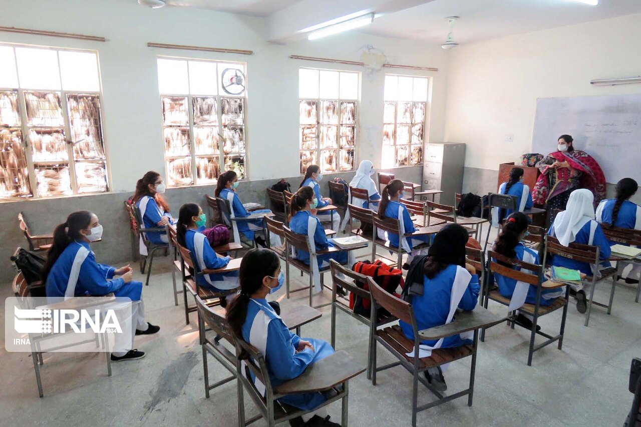 پو‌شش جالب معلم ها در مدارس پاکستان + عکس