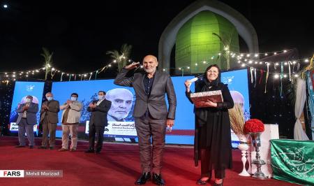 جمشید هاشم پور و بانو در جشنواره فیلم مقاومت + عکس