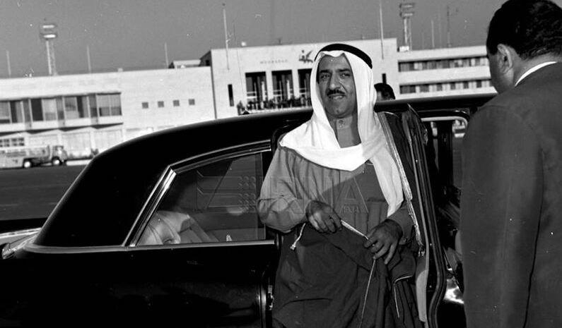 شیخ صباح امیر کویت در فرودگاه مهرآباد قبل از انقلاب + عکس