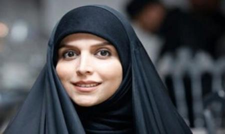 تصویری از مجری چادری معروف در خارج از کشور