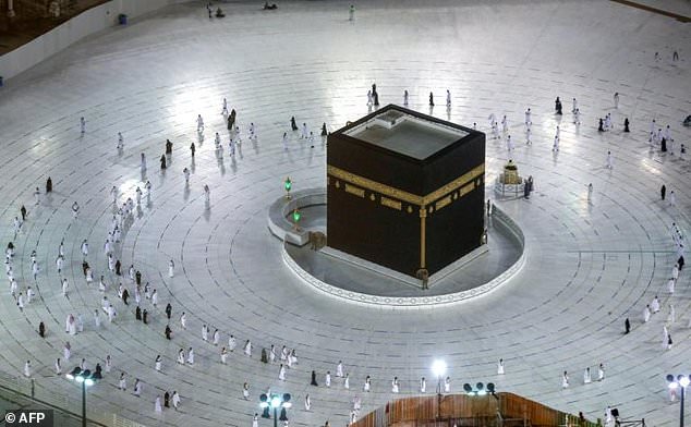 تصاویری از برگزاری محدود مراسم عمره مفرده در عربستان