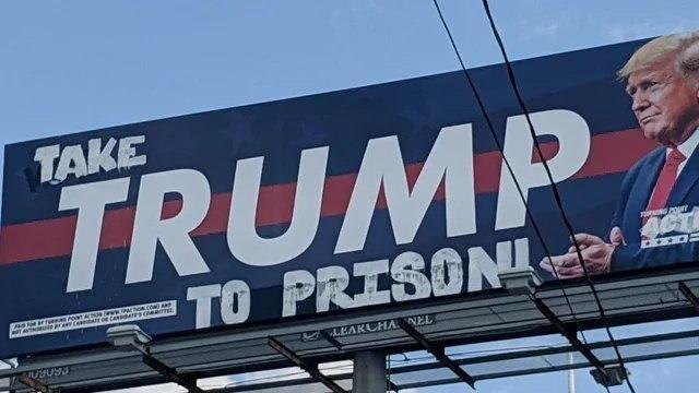 دستکاری بیلبورد انتخاباتی ترامپ + عکس