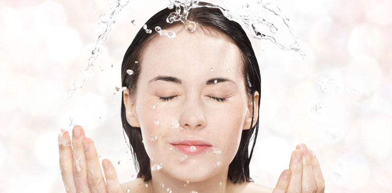 چرا نباید صورتمان را با آب داغ بشوییم؟
