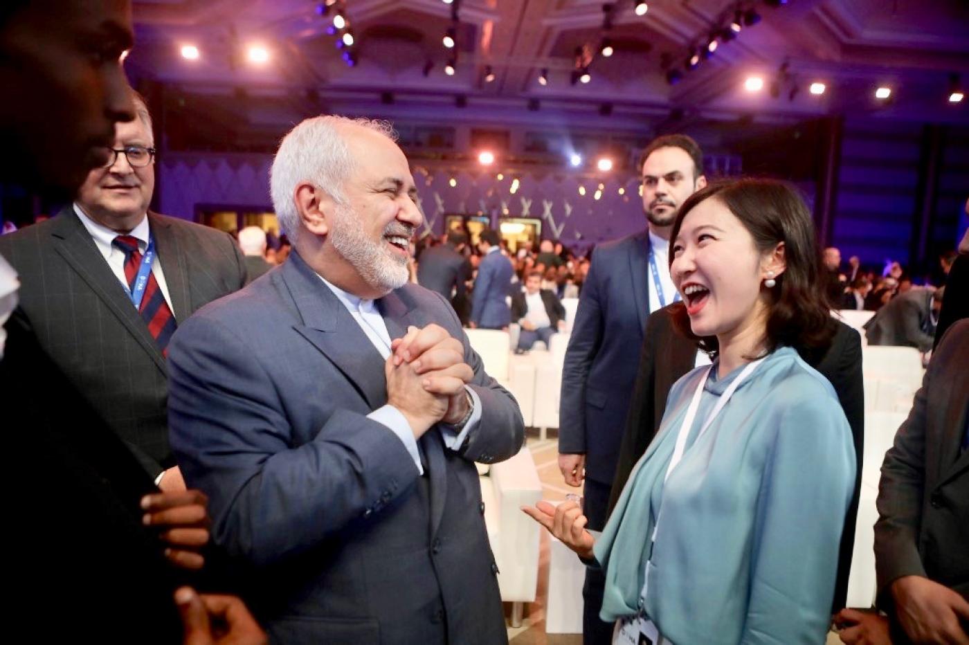 این عکس متفاوت از محمد جواد ظریف و این خانم چینی را حتما ببینید