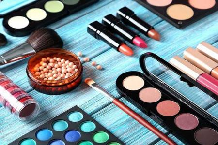 محدودیت استفاده از لوازم آرایشی در شرایط کرونایی