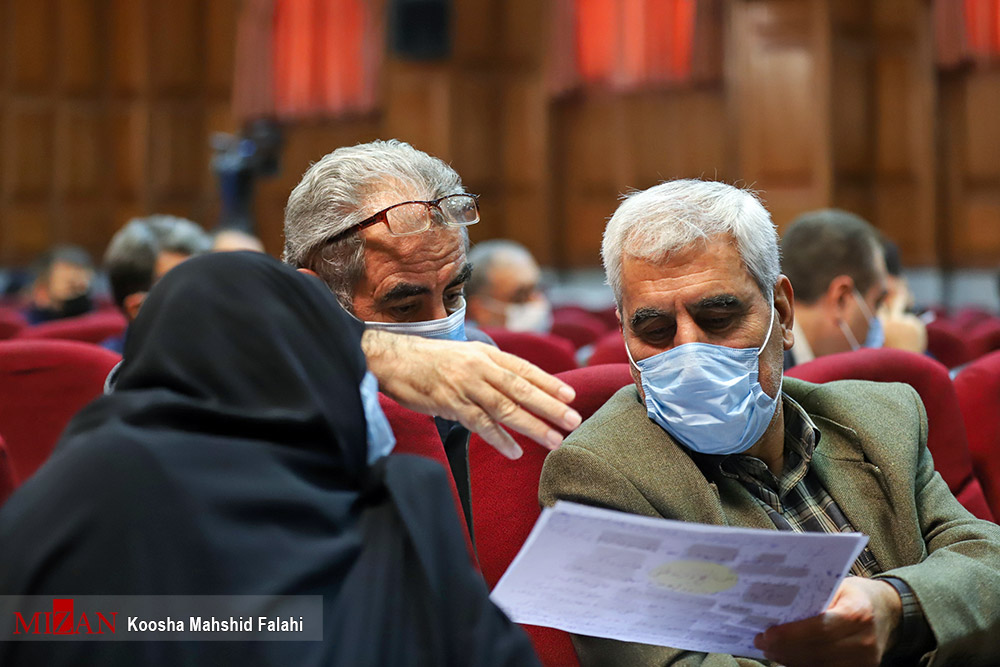 حضور یک ز‌ن در جلسه دادگاه محمد امامی + عکس