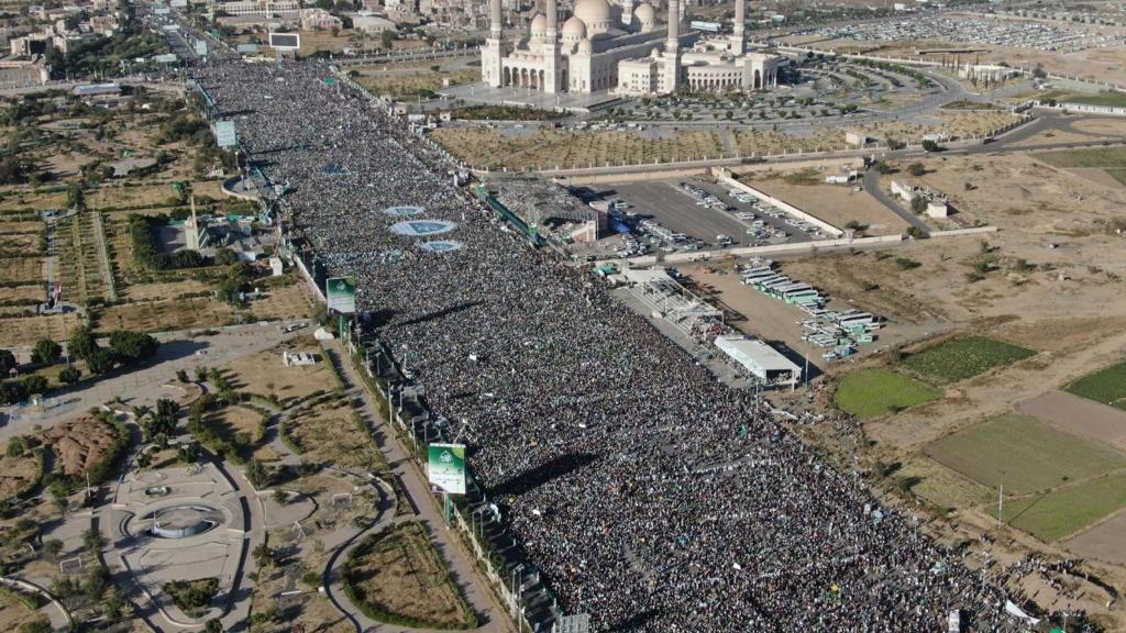  تصاویری از حضور میلیونی مردم صنعا در مراسم بزرگداشت میلاد پیامبر اکرم(ص)