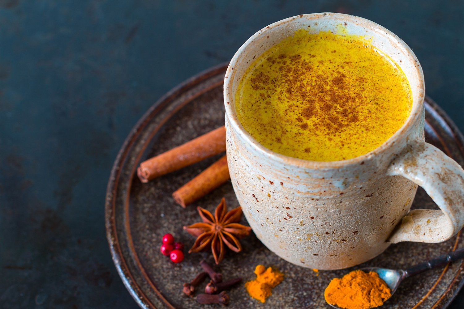با این ادویه پرطرفدار چای درست کنید/5 خاصیت چای زردچوبه + روش تهیه