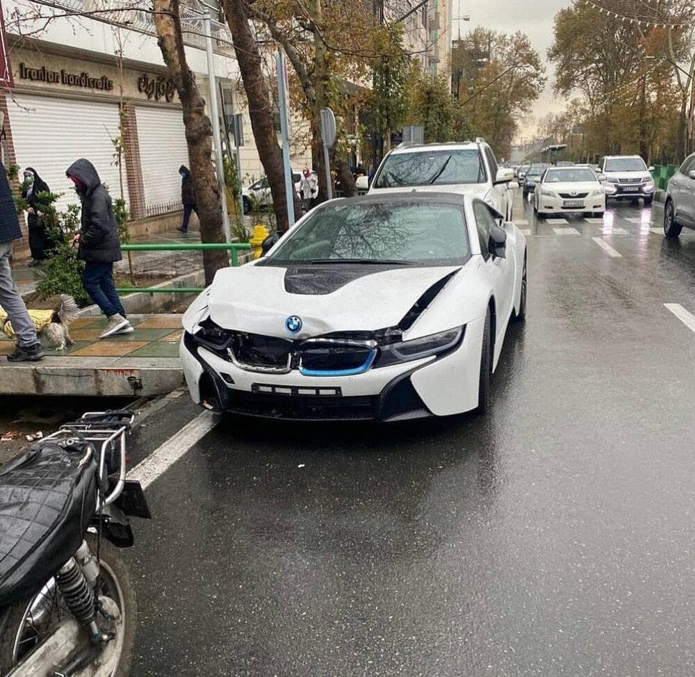  بلایی که موتور هوندا سر بی‌ام‌و ۱۰ میلیاردی در خیابان های تهران آورد + عکس