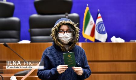 رونمایی از شناسنامه فرزندان حاصل ازدواج زنان ایرانی با مردان غیرایرانی + عکس