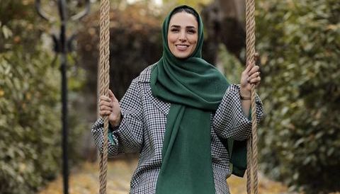 تاب بازی خانم بازیگر در طبیعت پاییزی + عکس