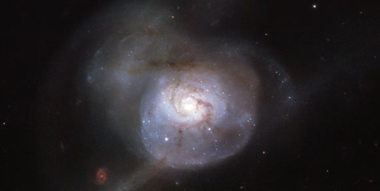 عکس شگفت‌انگیز هابل از یک کهکشان کم‌نور