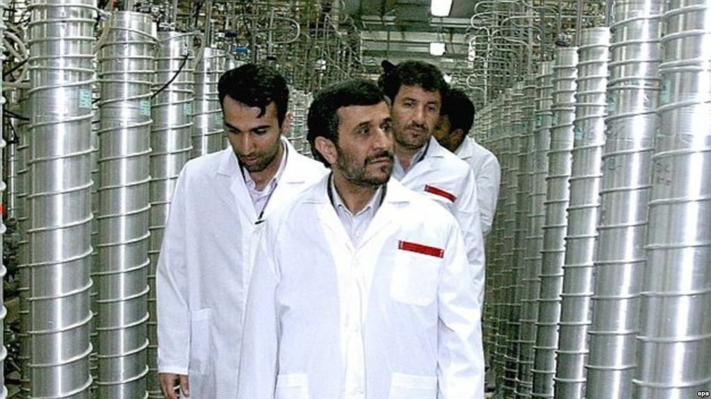 احمدی نژاد: اجازه ملاقات بازرسان آژانس با شهید هسته‌ای را ندادم+ عکس