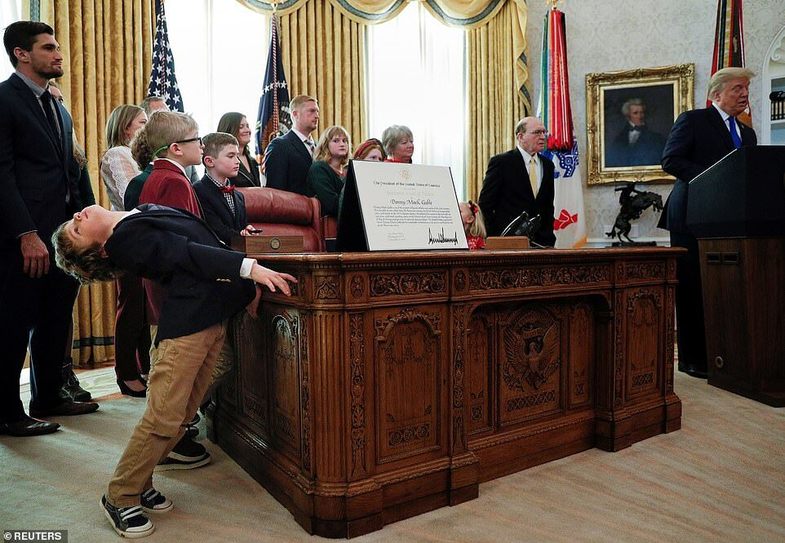 شیطنت چند کودک در کاخ سفید+ عکس