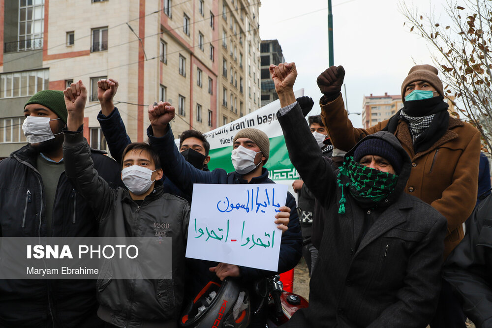 تجمع مردم تبریز در مقابل کنسولگری ترکیه + عکس