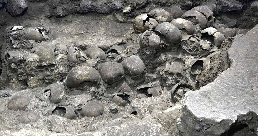 ساخت برج با جمجمه انسان + عکس 