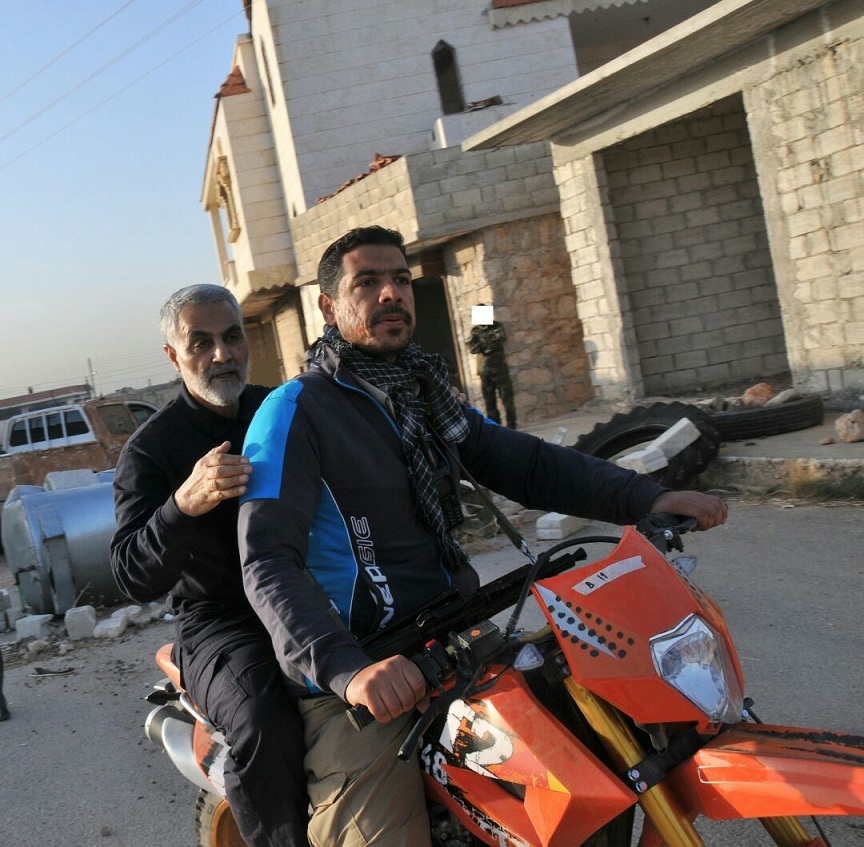 حاج قاسم و سرتیم حفاظتش سوار بر موتور + عکس