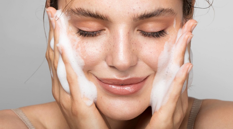 اگر فقط روزی یک بار صورت خود را بشوییم چه اتفاقی برای پوست مان می افتد؟