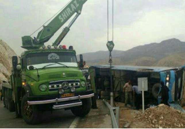 اتوبوس توریست های آلمانی واژگون شد + عکس