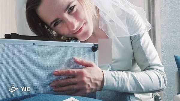 ازدواج عجیب زنی روسی با کیف دستی خودش+عکس