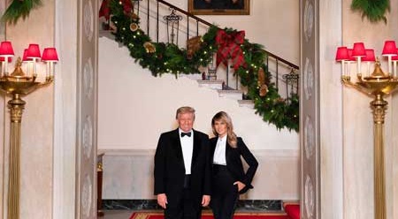 لباس عجیب ترامپ و ملانیا در آخرین کریسمس کاخ سفید +عکس