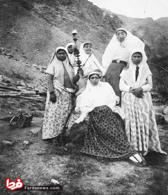 تیپ کوهنوردی زنان قاجار با قلیان +عکس