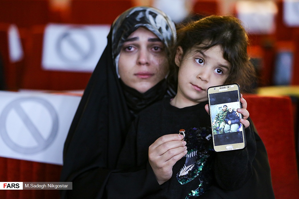 خانواده سرتیم حفاظت حاج قاسم در یک مراسم + عکس