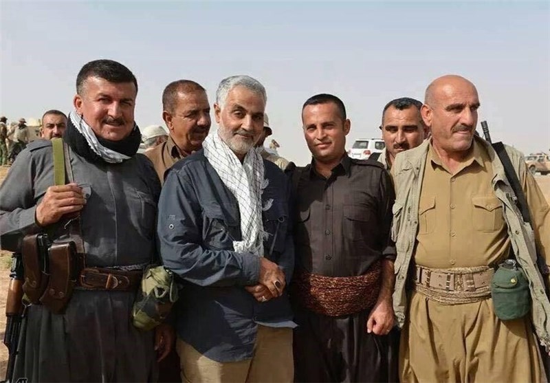 عکس یادگاری سربازان کرد با حاج قاسم + عکس