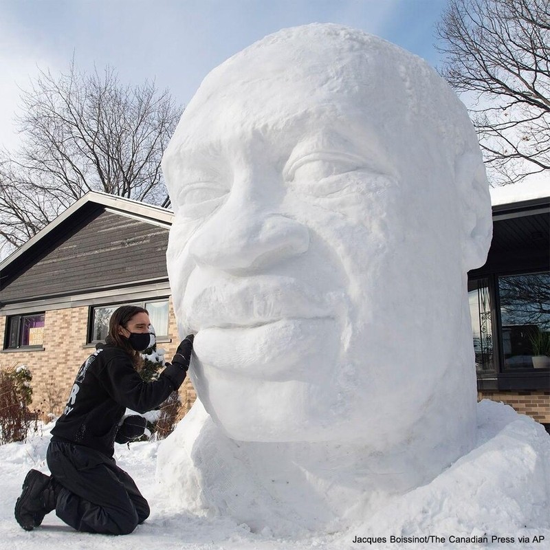  مجسمه برفی جورج فلوید+ عکس