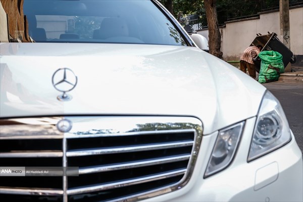 از آرم بنز تا گشتن در زباله ها + عکس